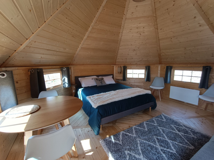 Bedroom 5, Les Cabanes du Grand Nord, Loire