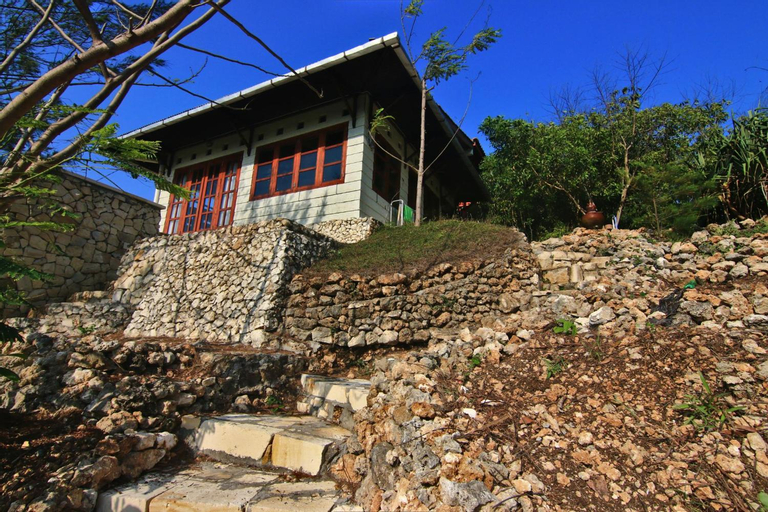 Exterior 11