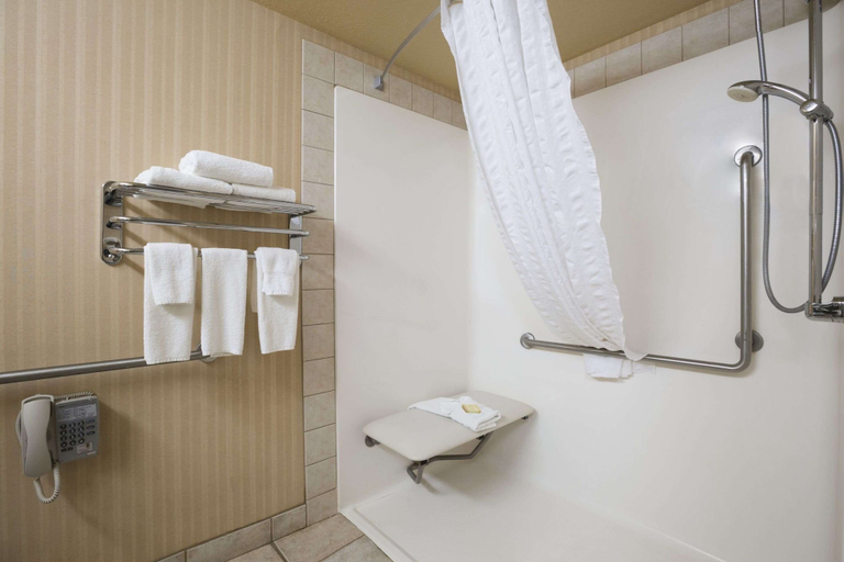 Bathroom 4, Super 8 by Wyndham Fort Nelson BC, Northern Rockies