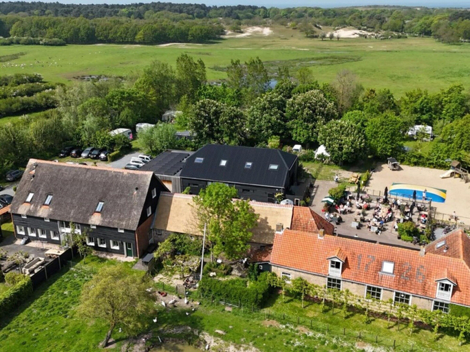 Pool 2, Apartment in Vrouwenpolder Near the Beach, Veere