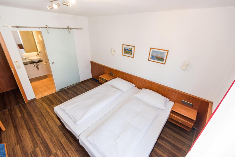 Bedroom 3, Hotel Am Friedensplatz, Stuttgart