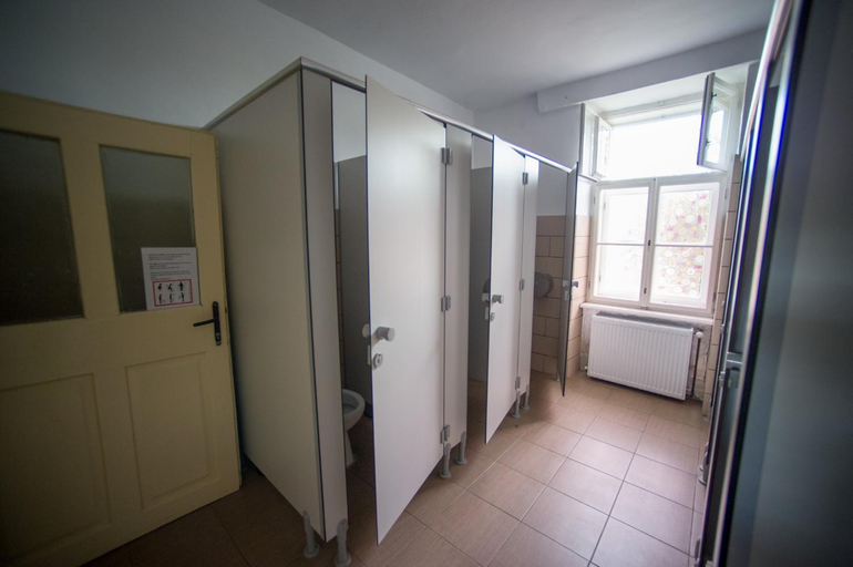 Bathroom, Kinderuni Bekokten, Soars