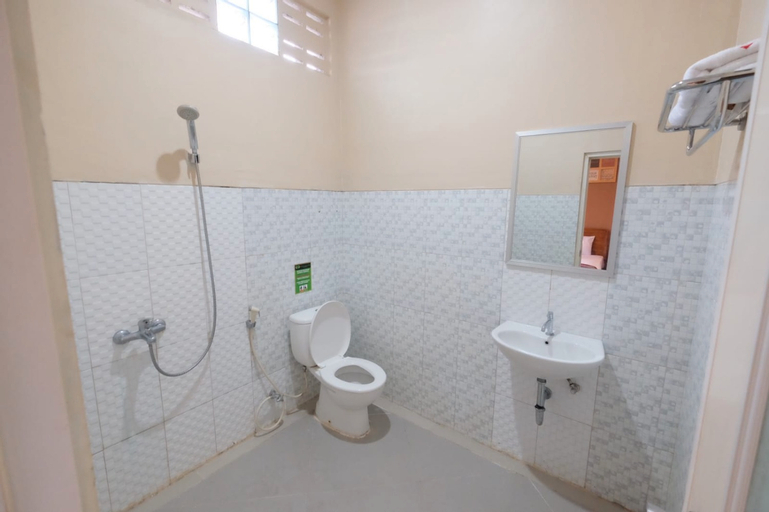 Bathroom 13