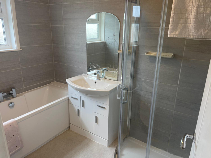 Bathroom 2, Apartment 11 Chester Road Newquay, Cornwall