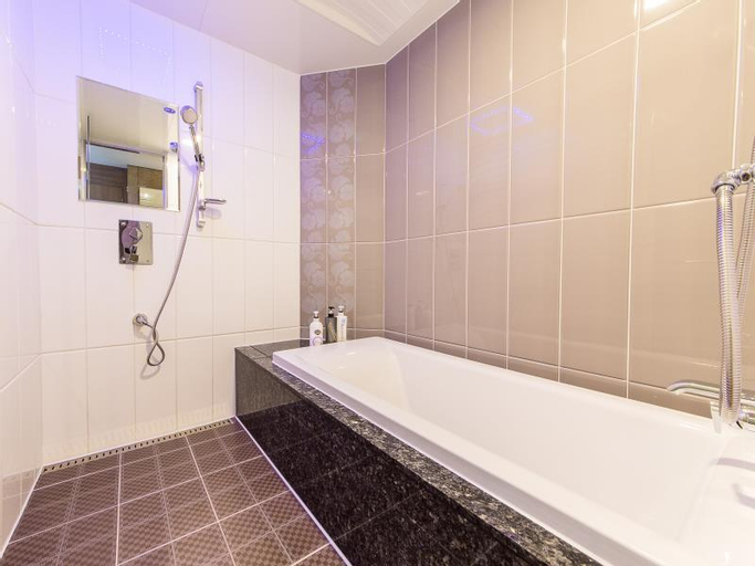 Bathroom 12