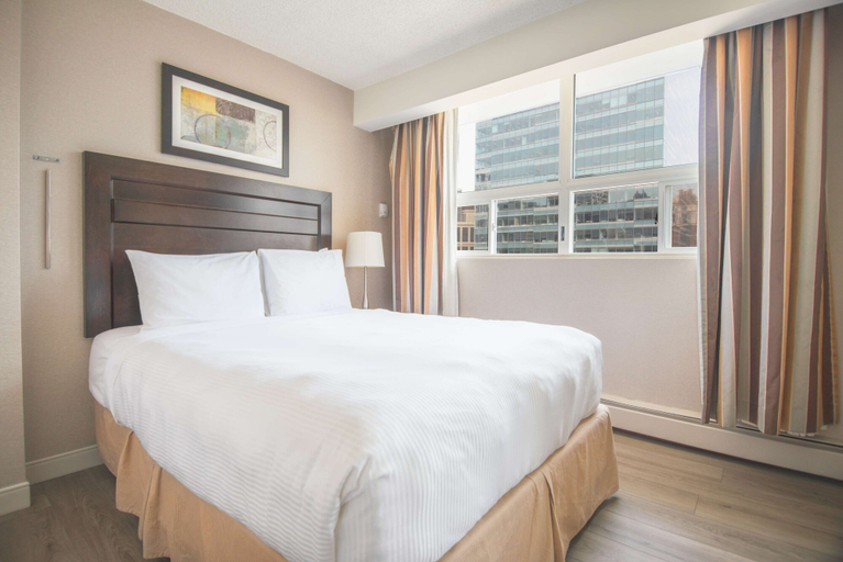 Bedroom 3, Coast Calgary Downtown Hotel and Suites by APA, Division No. 6