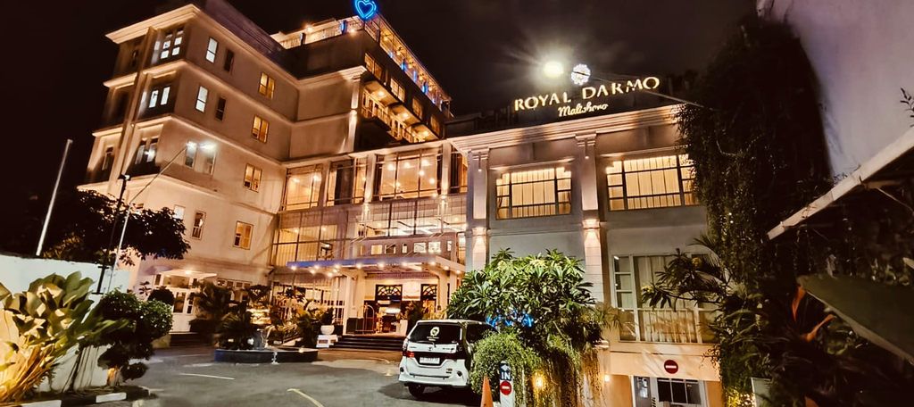 Exterior & Views