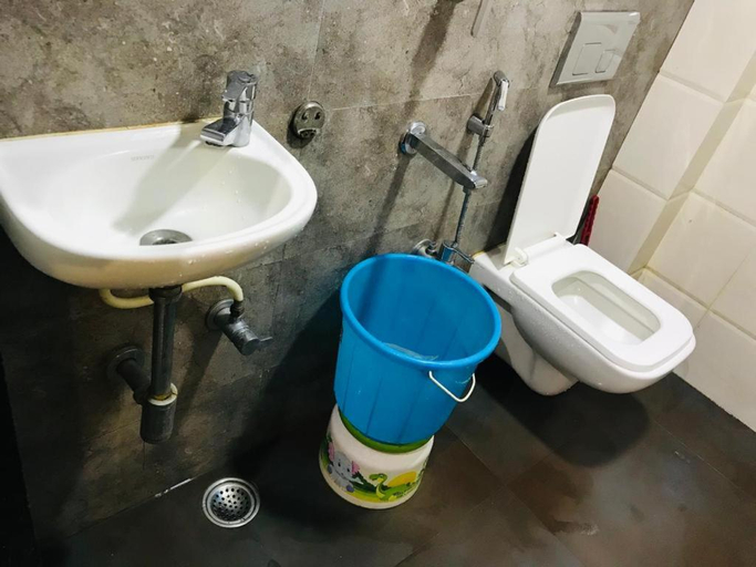 Bathroom 2, Hotel Castle Inn, Mumbai City