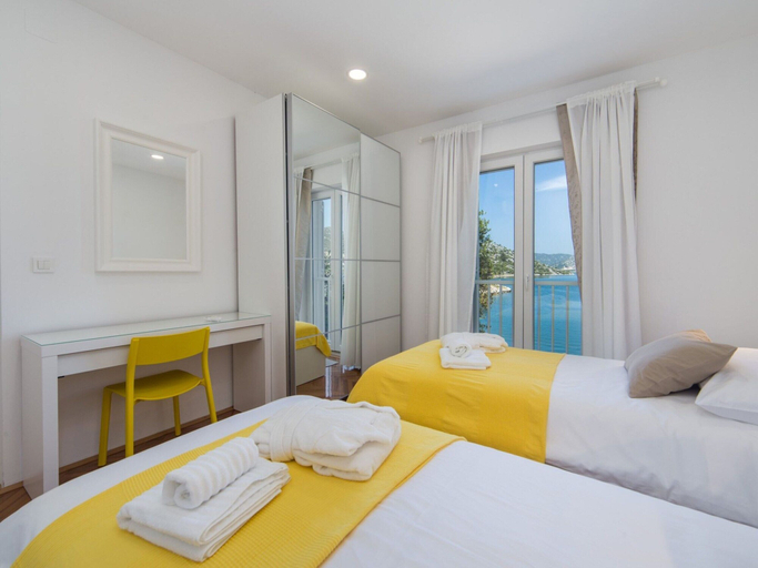 Room 3, Apartments Ema-two Bedroom Apartment With Sea View, Ploče