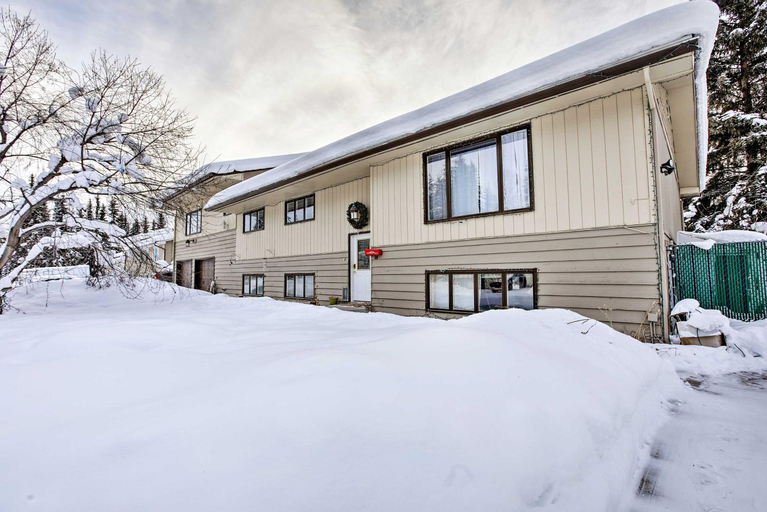 Lakefront Fairbanks Unit, 1 Mile to Pioneer Park!, Fairbanks North Star