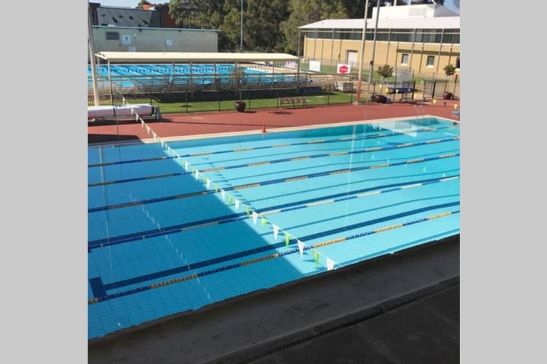 Sport & Beauty, B7 Crawley Apartment 1 BRM & Sleepout near UWA, Perth