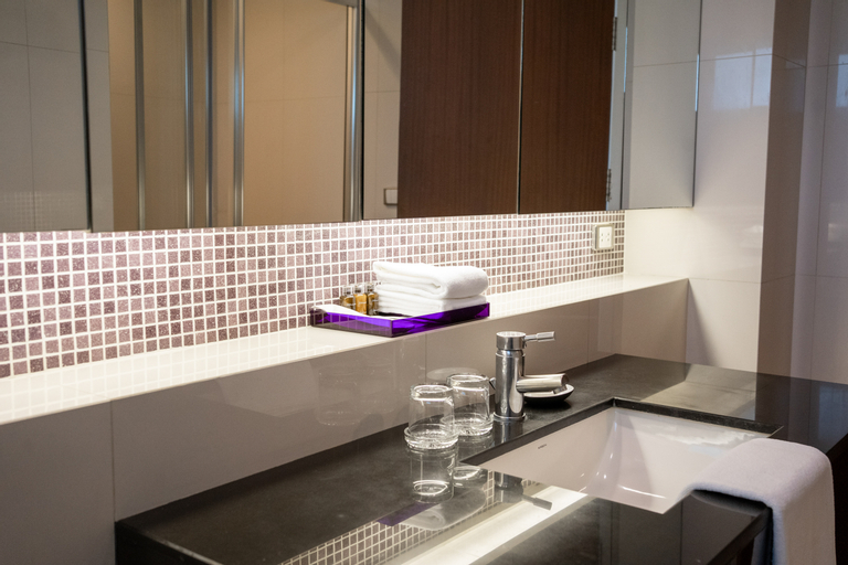 Bathroom 18