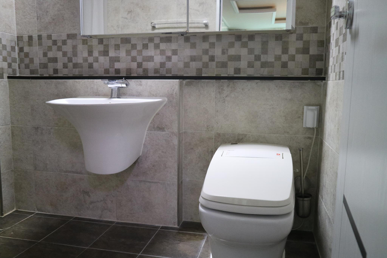 Bathroom, Incheon Airport Mr.Kim Guesthouse, Jung
