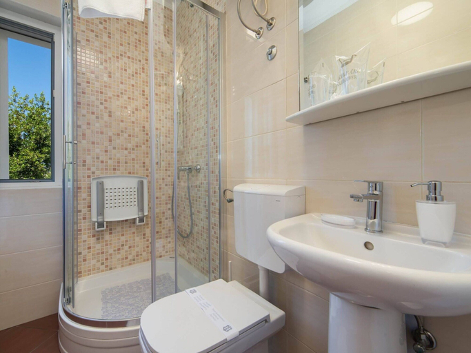 Bathroom 4, Apartments Ema-two Bedroom Apartment With Sea View, Ploče