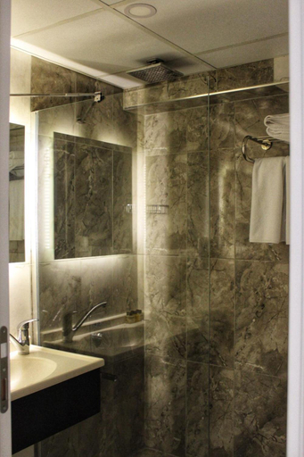 Bathroom 8