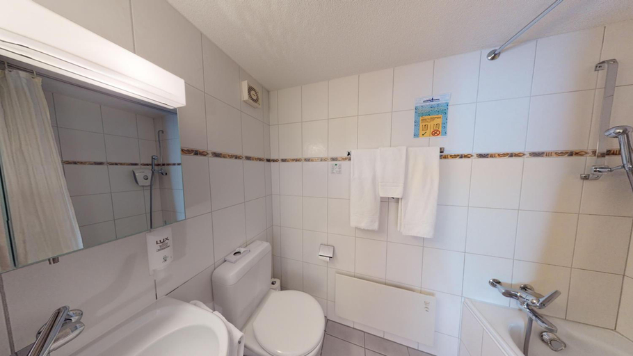 Bathroom 4, Hotel-Restaurant Seegarten-Marina, Niedersimmental