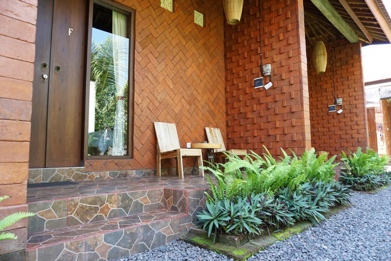 Exterior 10