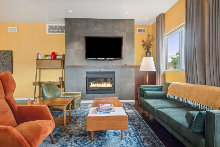 Others 5, Violet Suites PDX, Multnomah