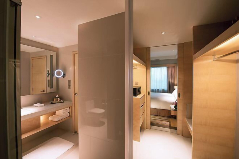 Bathroom 28