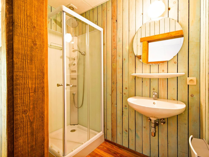 Bathroom 5, Holiday Home in Sourbrodt With Pool & Sauna, Liège
