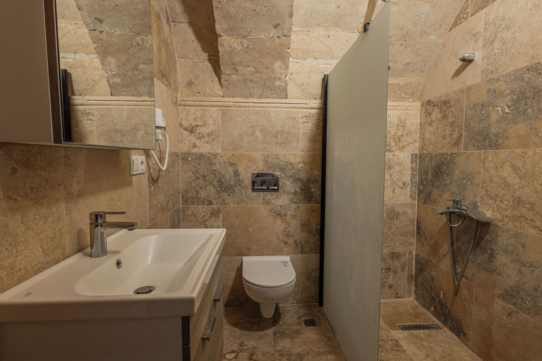 Bathroom 3, Cappadocia Tuğhan Stone House, Nevşehir