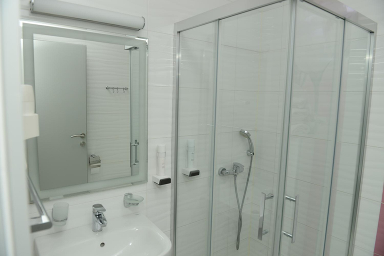 Bathroom, Hotel Sunce, Kraljevo