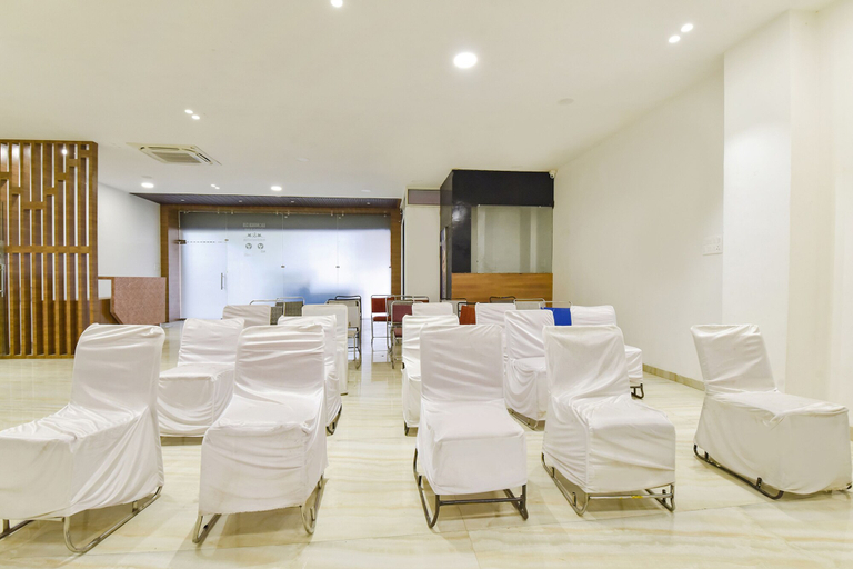 Food & Drinks 2, Fabhotel B Fine, Indore