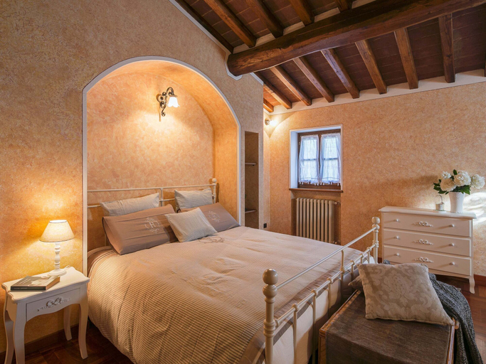 Bedroom 5, Luxurious Villa in Cortona Tuscany with Hot Tub, Arezzo