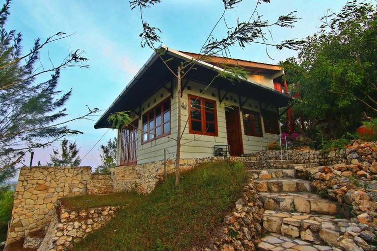 Exterior 10