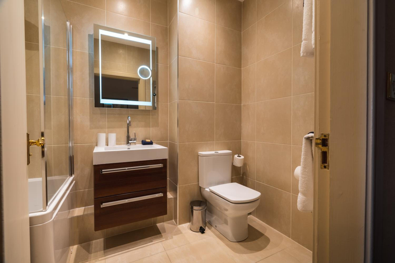 Bathroom 5, Inver Lodge Hotel, Highland