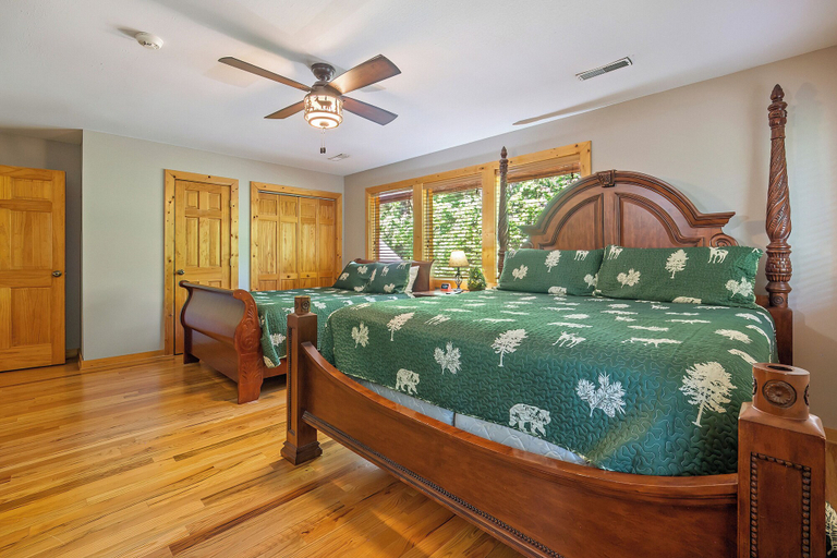 Bedroom 2, Now and Forever, Sevier