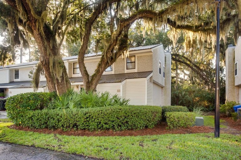 St Simons Island Condo with Deck and Outdoor Shower, Glynn