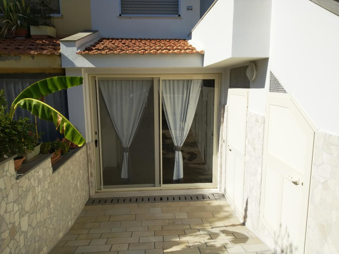 Others 2, ORISTANO CAMERA ARANCIO max 3pers,BAGNO,USO CUCINA, Oristano