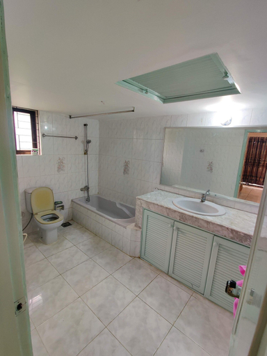 Bathroom 4, Ciatle Suites & Resort, Dhaka
