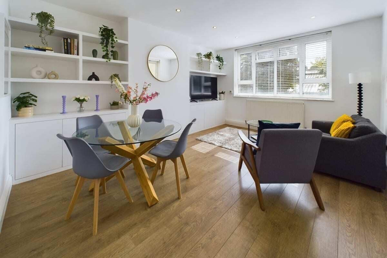 Others 4, The Earl's Court Hideaway - Warm 3bdr House, London