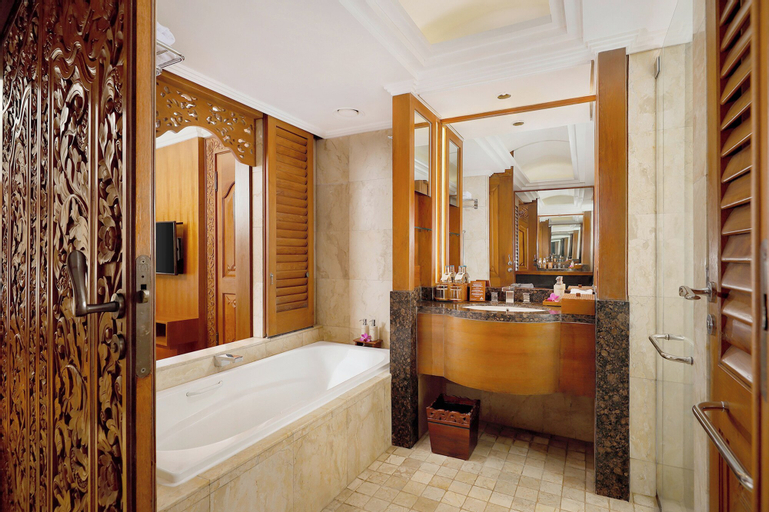 Bathroom 13