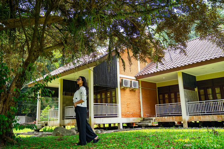 Exterior 4
