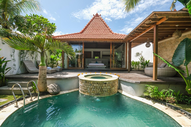 Swimming Pool 13