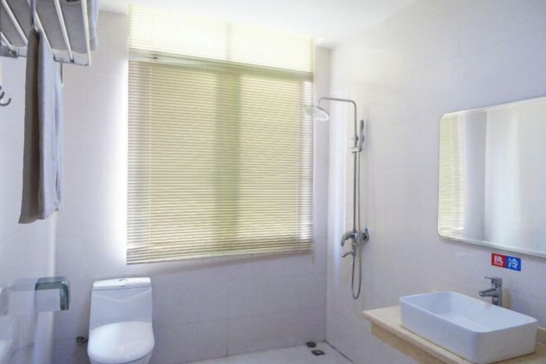 Bathroom 3, Mingyue Business Hotel, Maoming