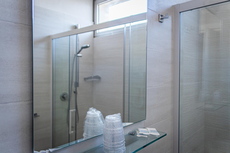 Bathroom 3, Hotel Astrid, Ravenna