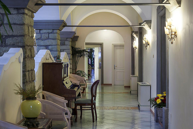 Exterior & Views 2, Hotel Nettuno, Napoli