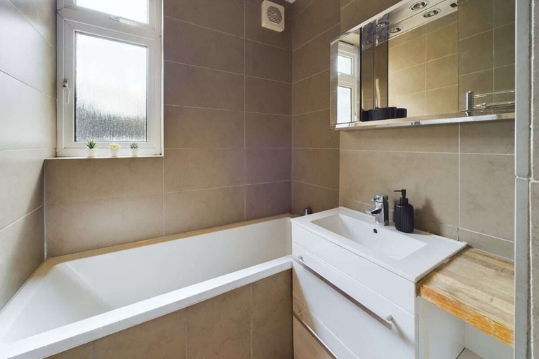 Bathroom 3, The Earl's Court Hideaway - Warm 3bdr House, London