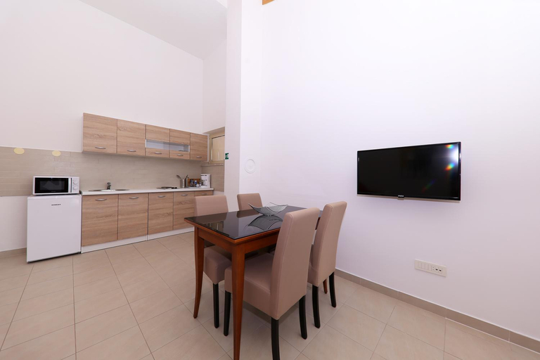 Others 5, Villa francesca, Starigrad