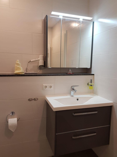 Bathroom 5, Gastehaus Staudenschloss, Augsburg