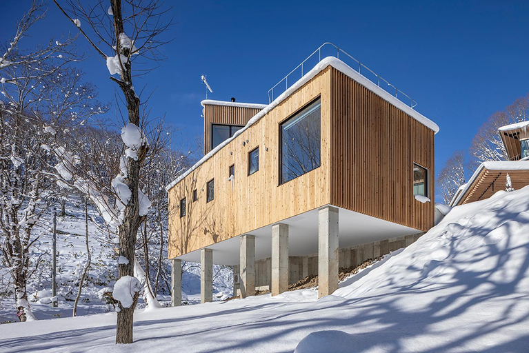 Exterior & Views