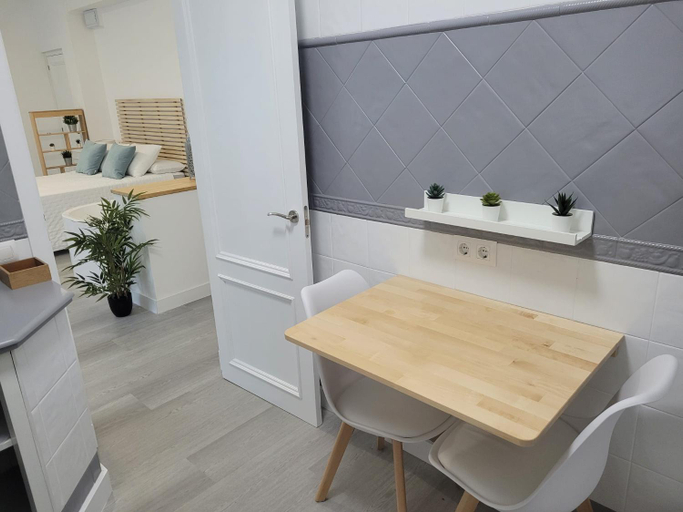 Others 2, APARTAMENTO DELUXE JACUZZI WHITE y JACUZZI BLACK, Cádiz