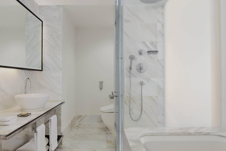 Bathroom 3, Marriott Hotel London Grosvenor Square, London