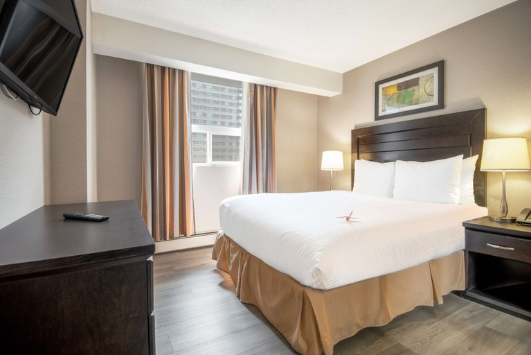 Bedroom 3, Coast Calgary Downtown Hotel & Suites by APA, Division No. 6