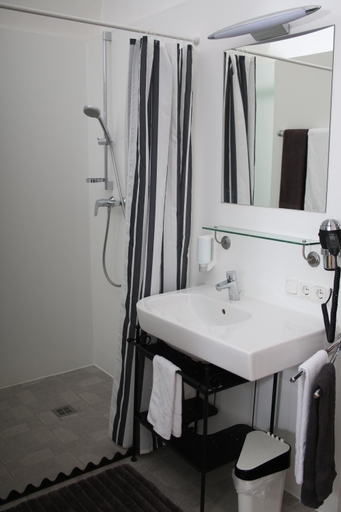 Bathroom 3, Hotel im Stift Neuberg, Bruck-Mürzzuschlag