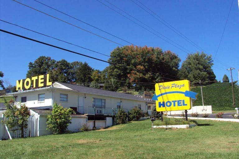 Exterior & Views 1, Dixie Plaza hotel, Claiborne